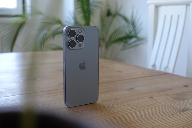 iPhon na stole