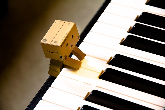 I love piano very much. 
